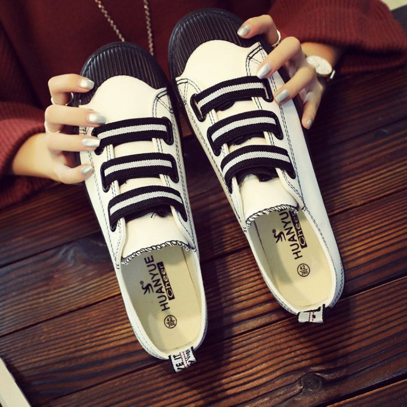 Street Fashion Vibes - Chaussures en toile à enfiler style